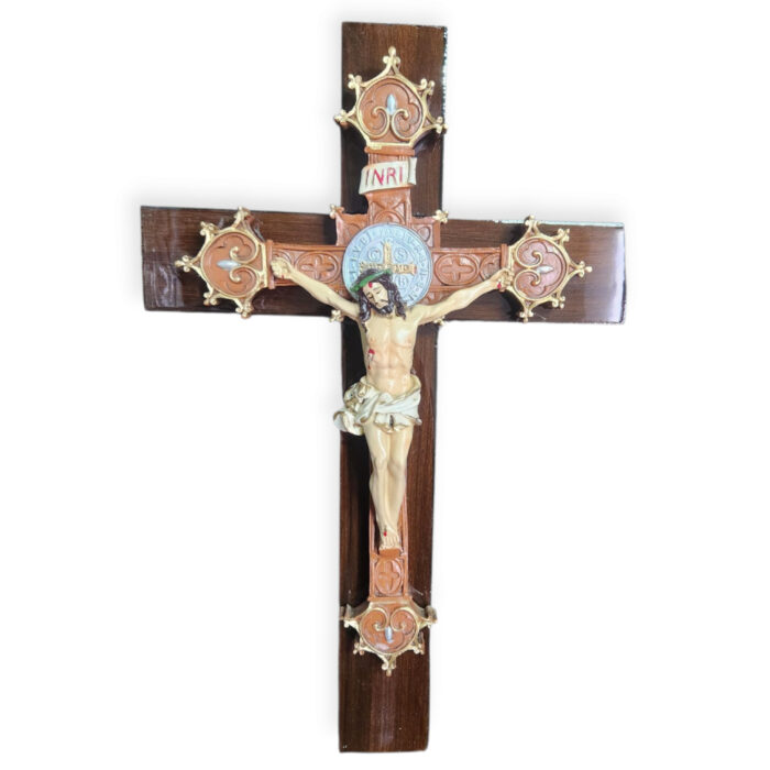 Cristo Moneda San Benito 17.5"